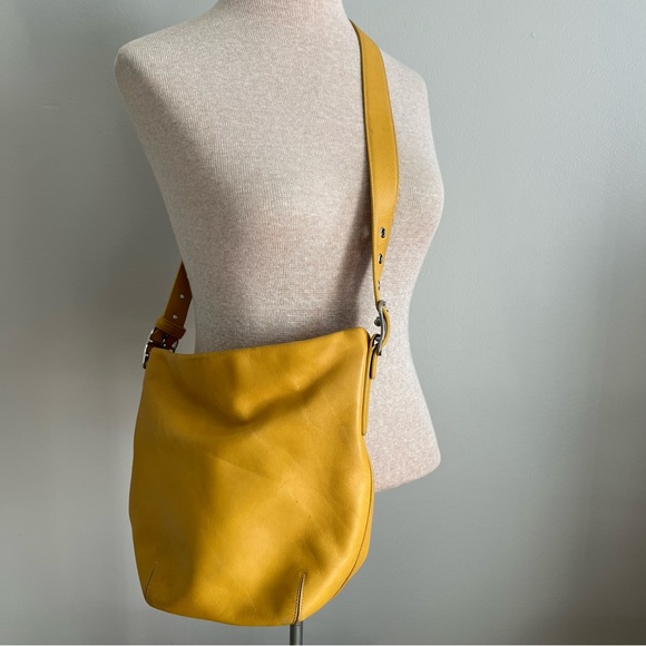 COACH Vintage Soho Leather Duffle Bag in Yellow #9186 - Picture 8 of 17